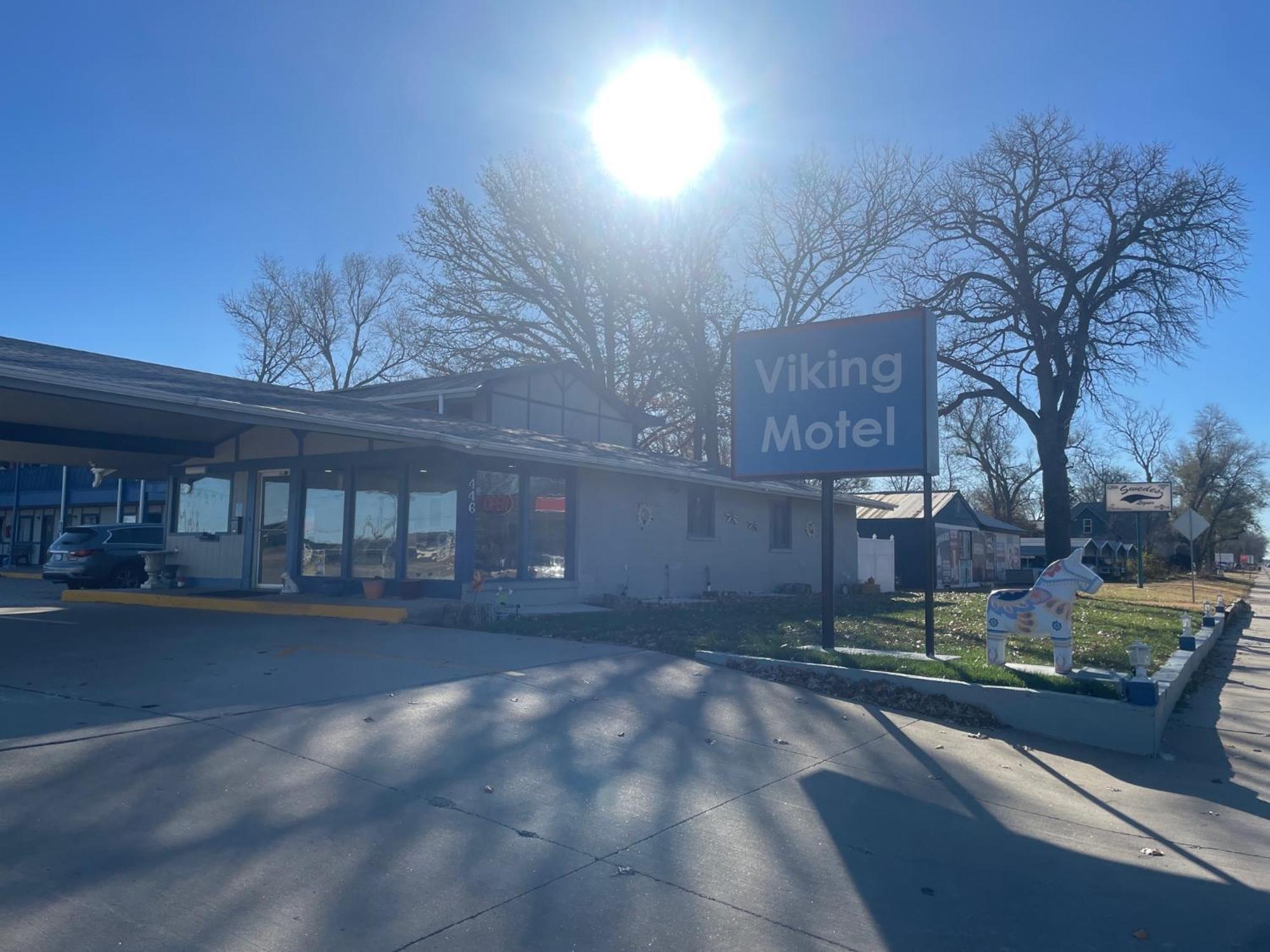 Viking Motel Lindsborg Екстер'єр фото
