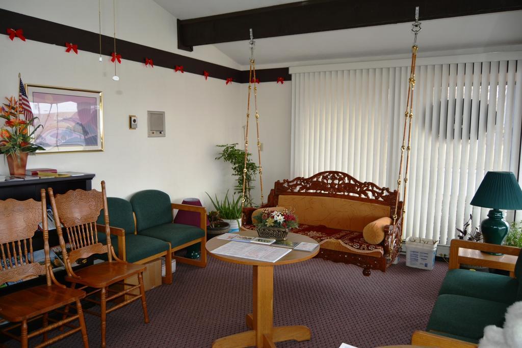 Viking Motel Lindsborg Екстер'єр фото