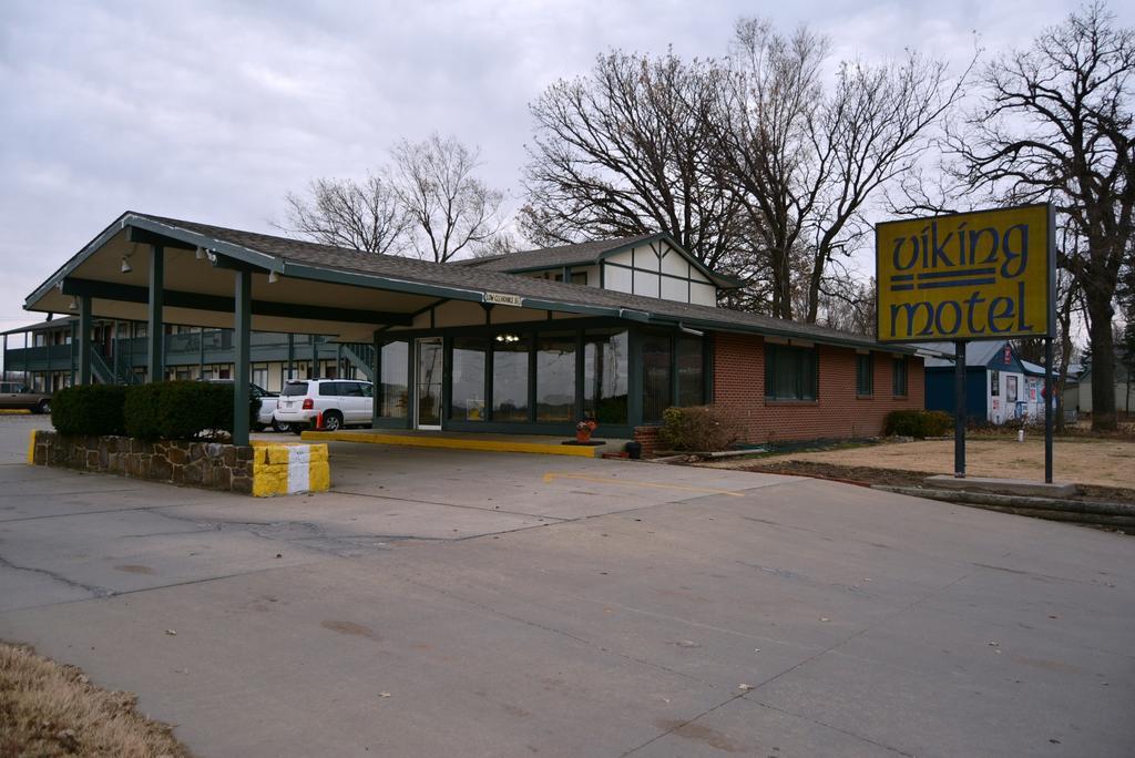 Viking Motel Lindsborg Екстер'єр фото