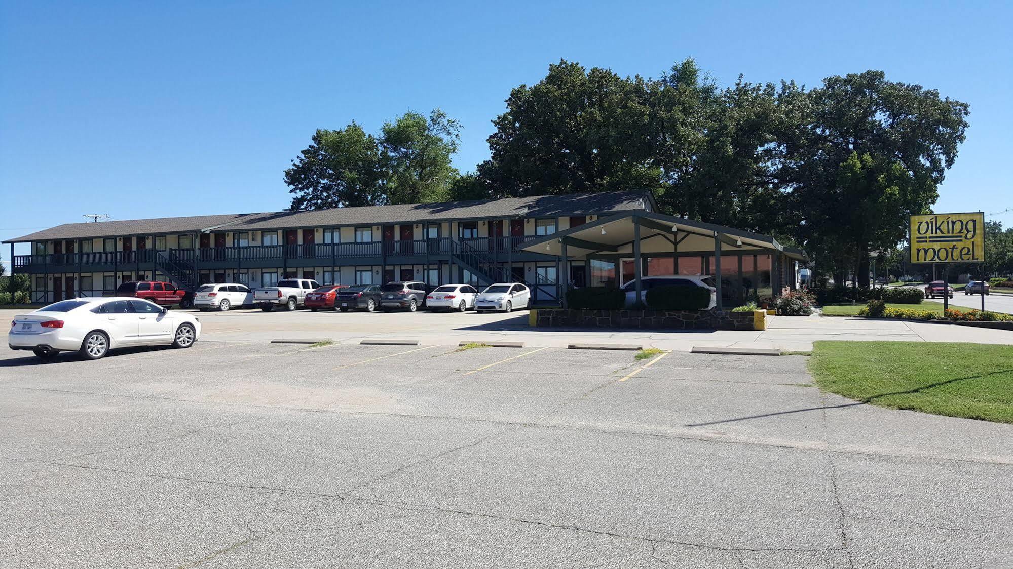 Viking Motel Lindsborg Екстер'єр фото