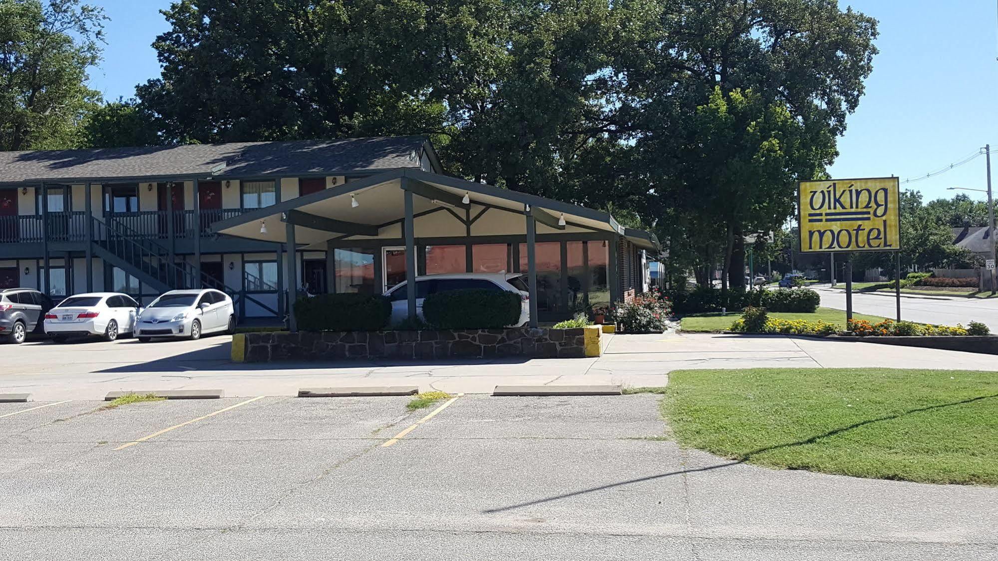 Viking Motel Lindsborg Екстер'єр фото
