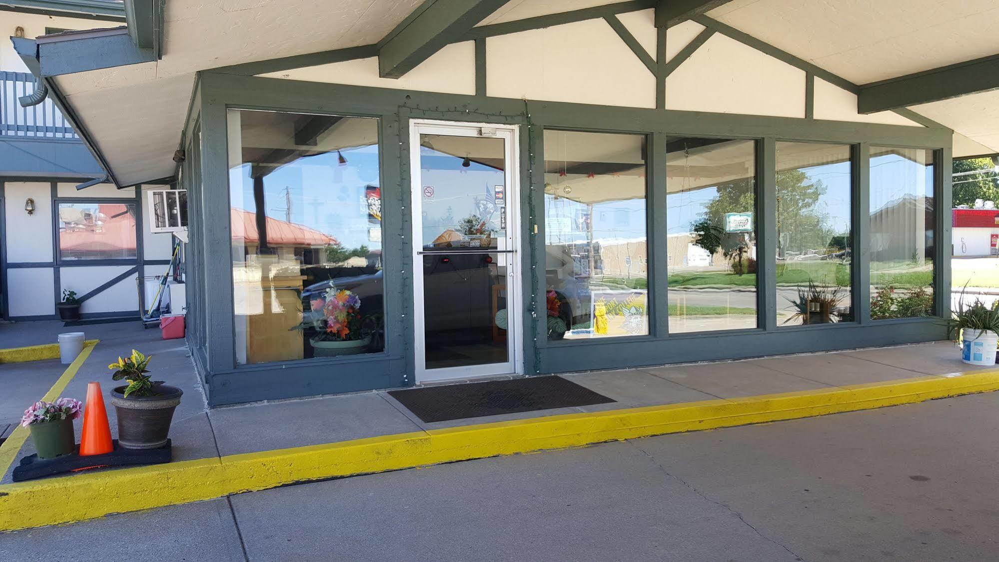 Viking Motel Lindsborg Екстер'єр фото