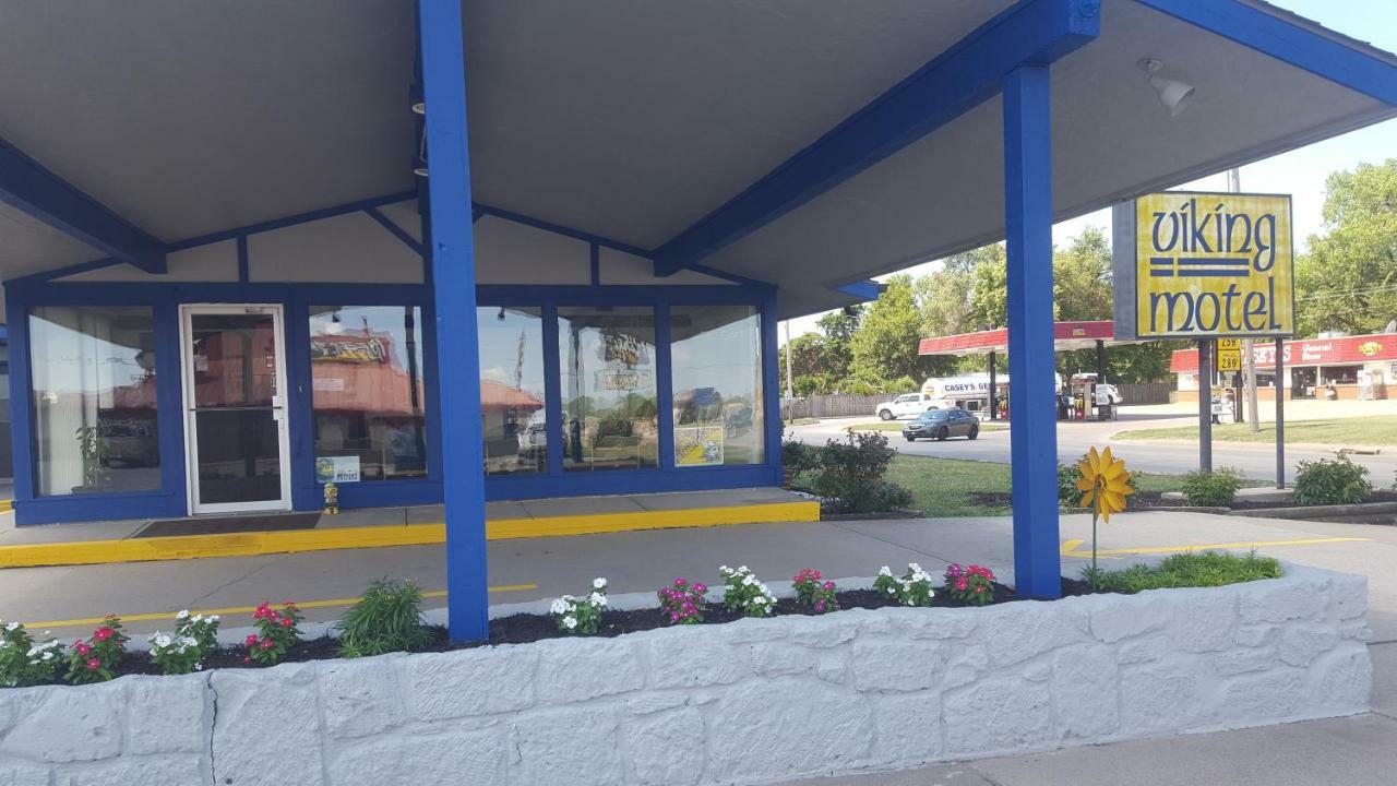 Viking Motel Lindsborg Екстер'єр фото