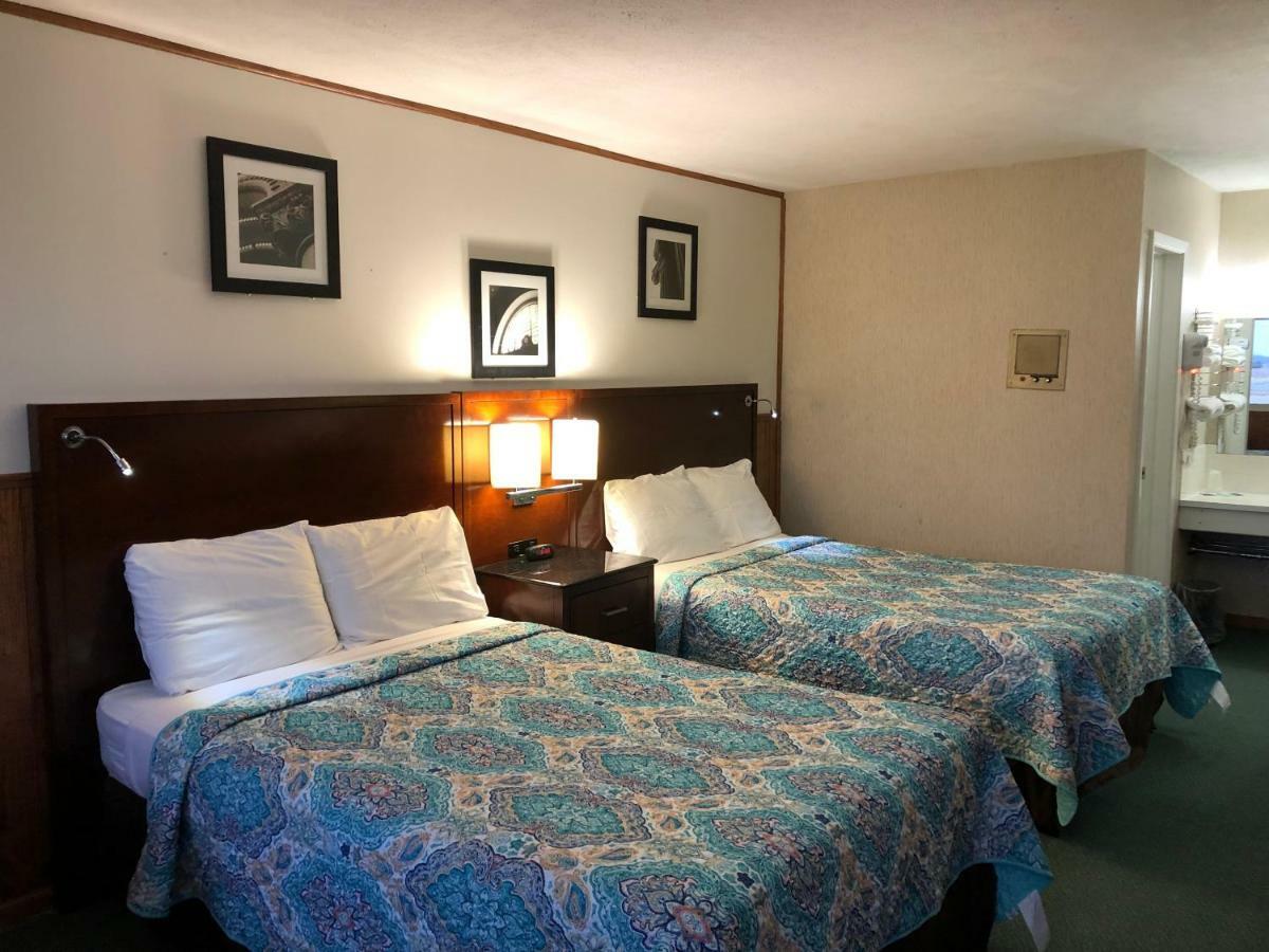 Viking Motel Lindsborg Екстер'єр фото